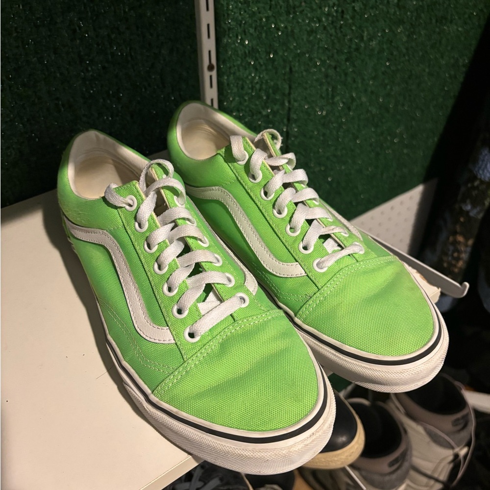 VANS Vibrant Green Sneakers with White Accents. Size 9 MEN or 10.5 WOMEN
